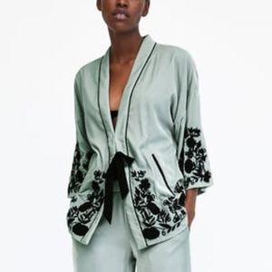 Host Pick💕Zara Embroidered Velvet Kimono